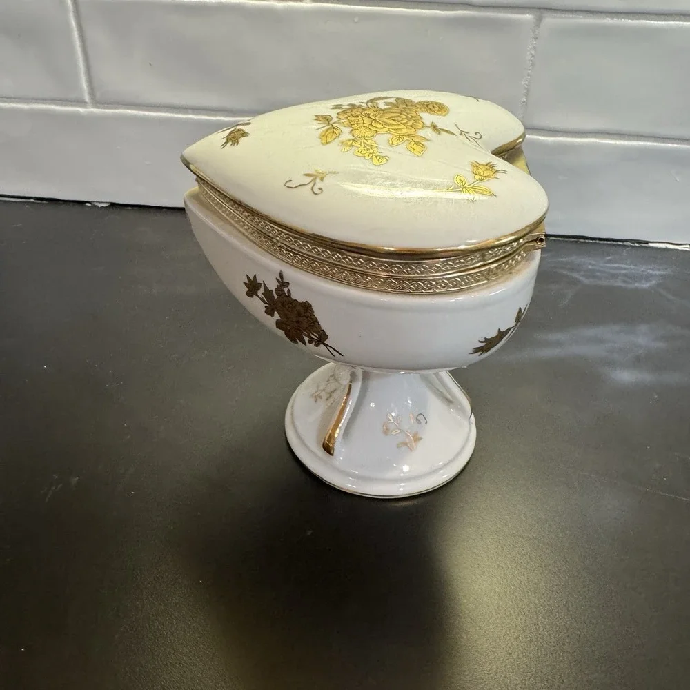 Arnart Heart Shaped Porcelain Vanity Jar Pedestal Hand Painted MCM Lidded Hinged